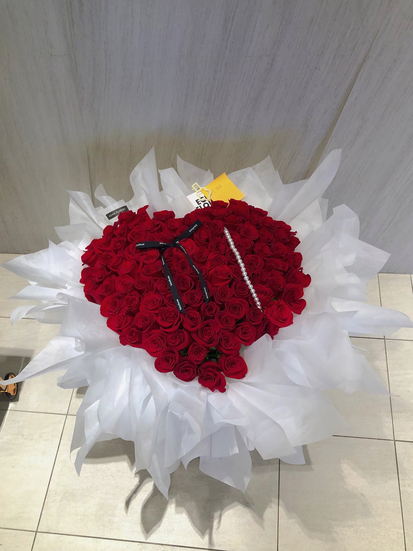 99枝巨型玫瑰花束